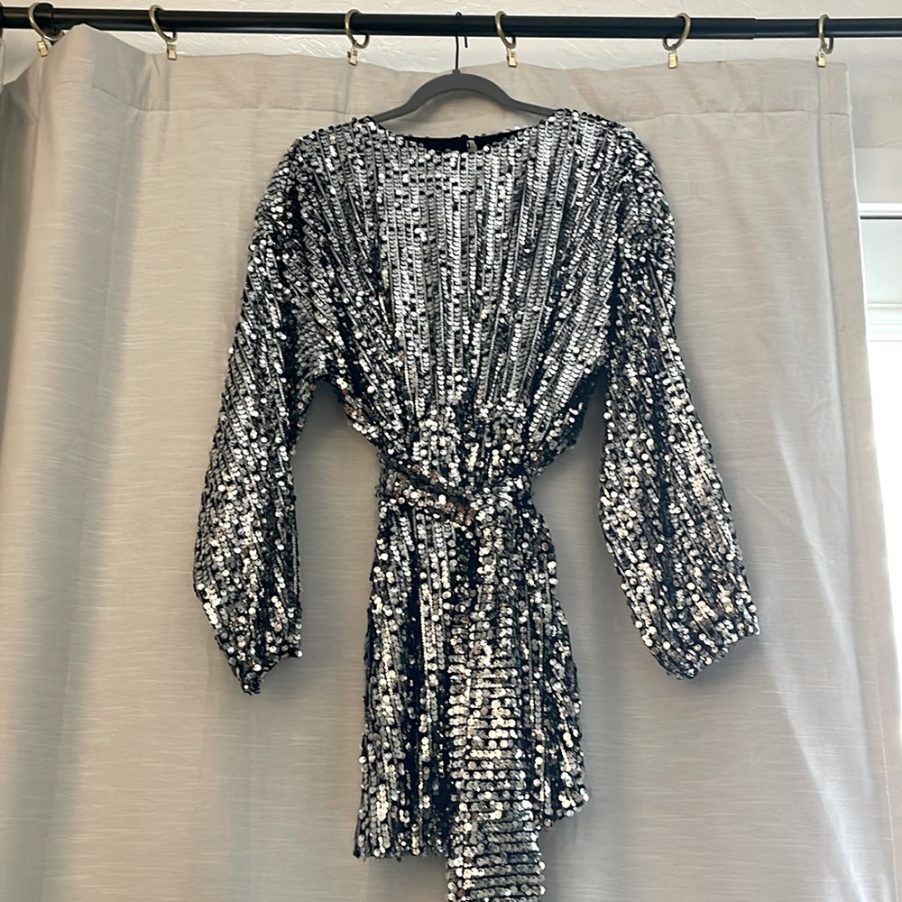 ✨ NWT Zara silver sequin mini dress AMAZING!! ✨